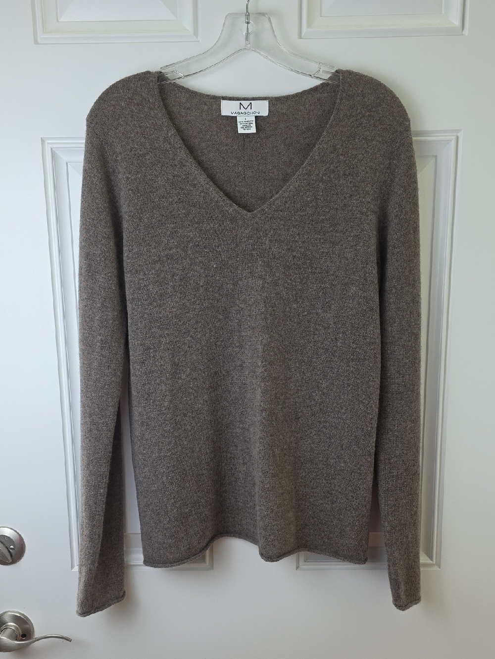 Magaschoni Brown Cashmere V-Neck Sweater. Size Large